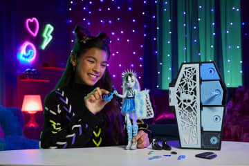 Monster High Doll, Frankie Stein, Skulltimate Secrets: Fearidescent - Image 2 of 6
