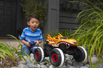 Hot Wheels Monster Trucks, Remote Control Car, 1:15 Scale Tiger Shark RC With All-Terrain Wheels
