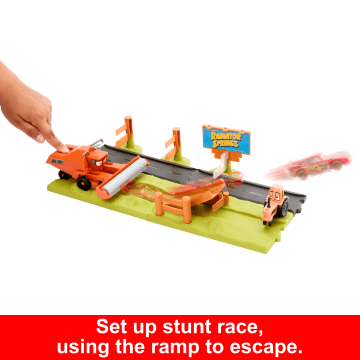 Disney And Pixar Cars Frank Escape & Stunt Race Playset With Lightning Mcqueen Toy Car