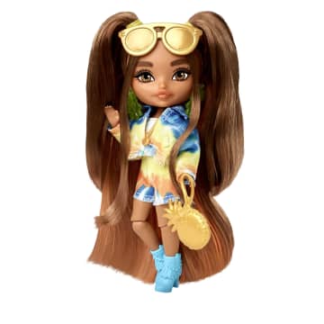 Barbie Extra Minis Doll #5 (5.5 in) in Fashion & Accessories, With Doll Stand