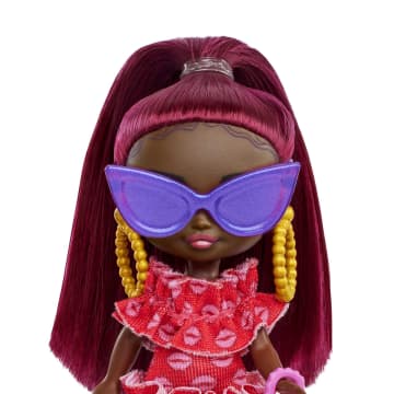 Barbie Extra Mini Minis Boneca Vestido com Beijos - Image 4 of 5