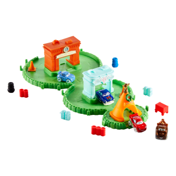 Disney And Pixar Cars Minis Advent Calendar With 4 Mini Cars, Track & Accessories - Imagen 3 de 6