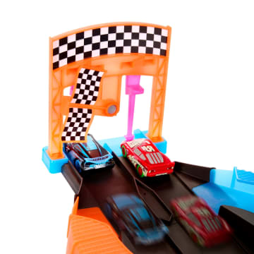 Cars de Disney y Pixar Pista de Juguete Glow Race Lanza y Cruza