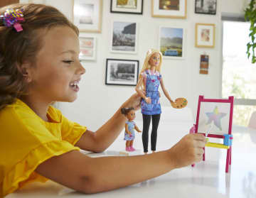 Barbie Profesiones Set de Juego Maestra de Arte Rubia con alumna