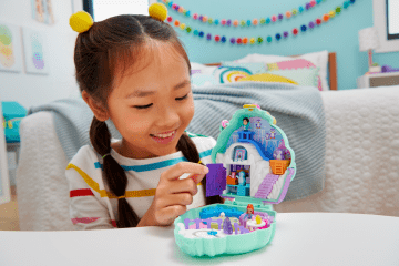 Polly Pocket Dolls And Playset, Travel Toys, Snow Sweet Penguin Compact - Image 2 of 6