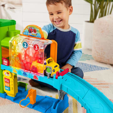 Fisher-Price Little People Light-Up Learning Garage Toddler Playset, 5 Play Pieces, Multi-Language Version