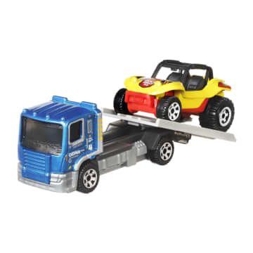 Matchbox Hitch N’ Haul themed Story Pack With 1:64 Scale Vehicle & Trailer Plus 4 Accessories (6 Pieces Total)