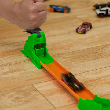 Hot Wheels Track Builder Pista de Brinquedo Caixa Pequena de Acrobacias Temática Salto Tóxico - Image 2 of 6