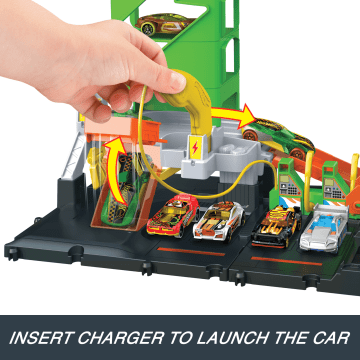 Hot Wheels City Super Recharge Fuel Station With 1:64 Scale Toy Car