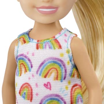 Barbie Muñeca Chelsea Vestido de Arcoíris - Image 3 of 6