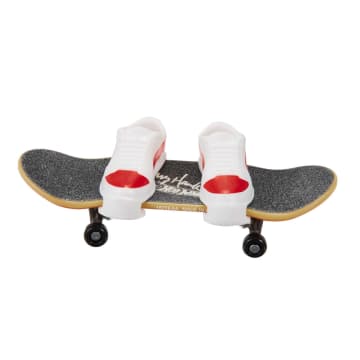 Hot Wheels Skate Veículo de Brinquedo Skateboard SKY SHREDDER™ com Tênis - Image 4 of 6