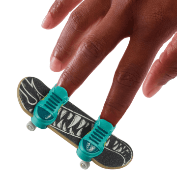 Hot Wheels Skate Veículo de Brinquedo Skateboard PRIMAL TERROR™ com Tênis