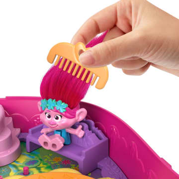 Polly Pocket & Dreamworks Trolls Compact Playset With Poppy & Branch Dolls & 13 Accessories - Imagem 5 de 6