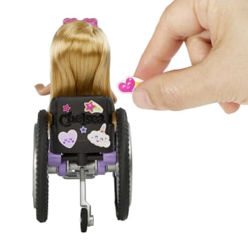 Barbie Chelsea Poupée Blonde et Fauteuil Roulant, 3+ Ans - Imagen 3 de 6