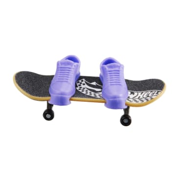 Hot Wheels Skate Veículo de Brinquedo Skateboard BIG AIR BAT™ com Tênis - Image 5 of 6