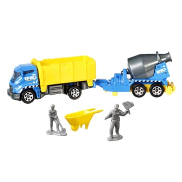 Matchbox Hitch N’ Haul themed Story Pack With 1:64 Scale Vehicle & Trailer Plus 4 Accessories (6 Pieces Total)