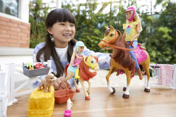Barbie Hugs 'n' Horses With & Chelsea Dolls, Blonde Doll Playset