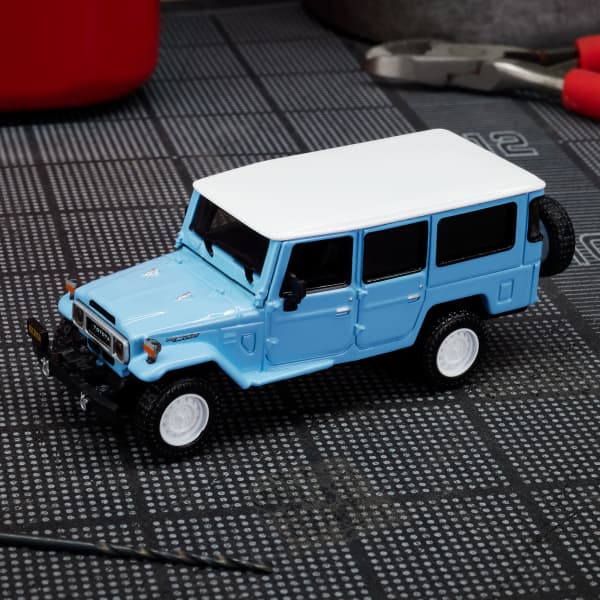 Hot Wheels Elite 64 Mod Shop 1982 Custom Toyota Land Cruiser FJ45 Troopy
