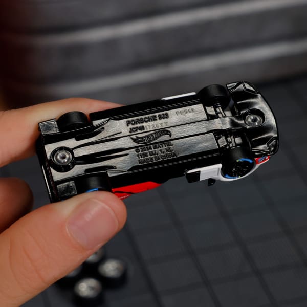Hot Wheels Porsche 963 Elite 64 Porsche Penske (Neu und originalverpackt) in Flawil für CHF 33.5 – mit Lieferung auf kaufen Hot Wheels Porsche 963 Elite 64 Porsche Penske (Neu und originalverpackt) in Flawil für CHF 33.5 – mit Lieferung auf kaufen