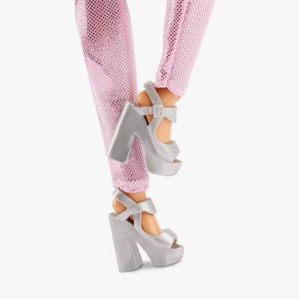 Barbie Looks Doll #22 (Petite, Short Auburn Hair)