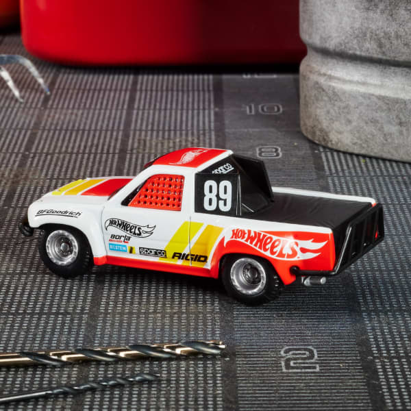 Hot Wheels Elite #11 1989 TOYOTA HILUX STADIUM TRUCK in Protecto Hot Wheels Elite #11 1989 TOYOTA HILUX STADIUM TRUCK in Protecto