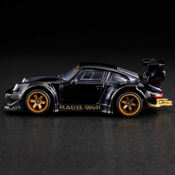 RLC Exclusive RWB Porsche 930 w/ Akira Nakai Figurine