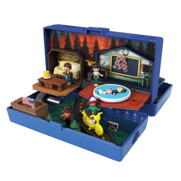 Polly Pocket Compacte speelkoffer Lama Muziekfestival met podium, draaiende dansvloer, eetkraampjes en tafel, picknickmand, micropoppen Polly en Lila , 2 lamafiguren, voor kinderen vanaf 4 jaar Polly Pocket Compacte speelkoffer Lama Muziekfestival met podium, draaiende dansvloer, eetkraampjes en tafel, picknickmand, micropoppen Polly en Lila , 2 lamafiguren, voor kinderen vanaf 4 jaar