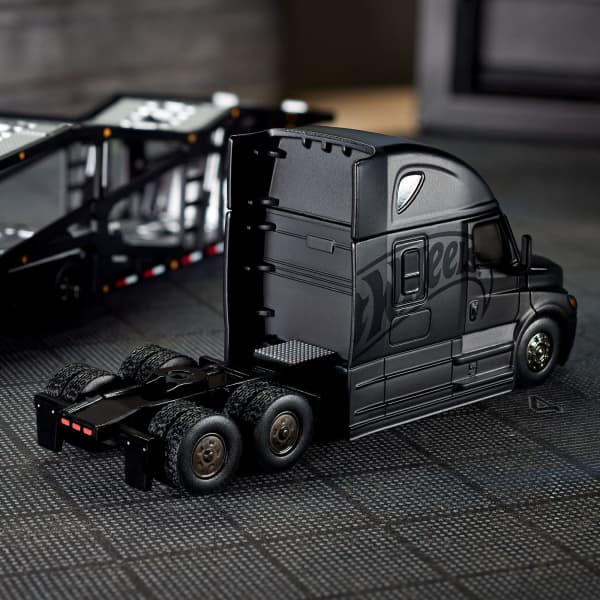ホットウィール エリート 64 フレイトライナー カスケディア Hot Wheels Elite 64 Freightliner Cascadia | Mattel Creations