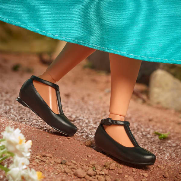 Barbie Inspiring Women Principal Chief Wilma Mankiller Doll