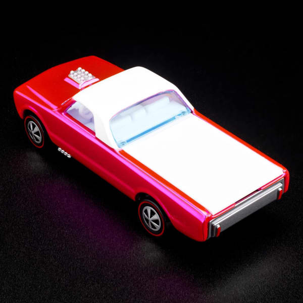 RLC EXCLUSIVE 2022 PINK EDITIONS CUSTOM FLEETSIDE™
