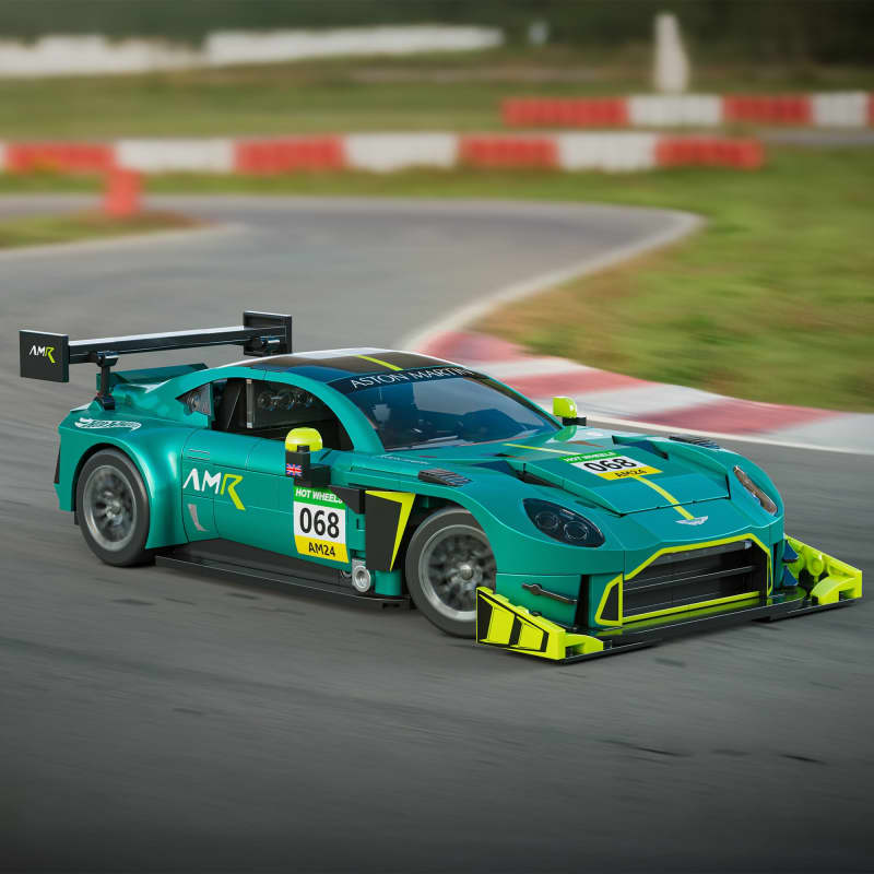 Mattel Brick Shop Hot Wheels ’24 Aston Martin Vantage GT3 Building Set