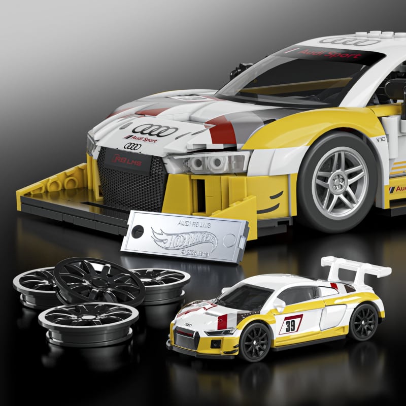 Mattel Brick Shop Hot Wheels '15 Audi R8 LMS Building Toy Kit