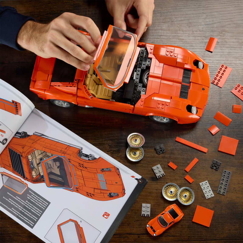 Mattel Brick Shop Hot Wheels Lamborghini Miura P400 SV Collectible Building Set