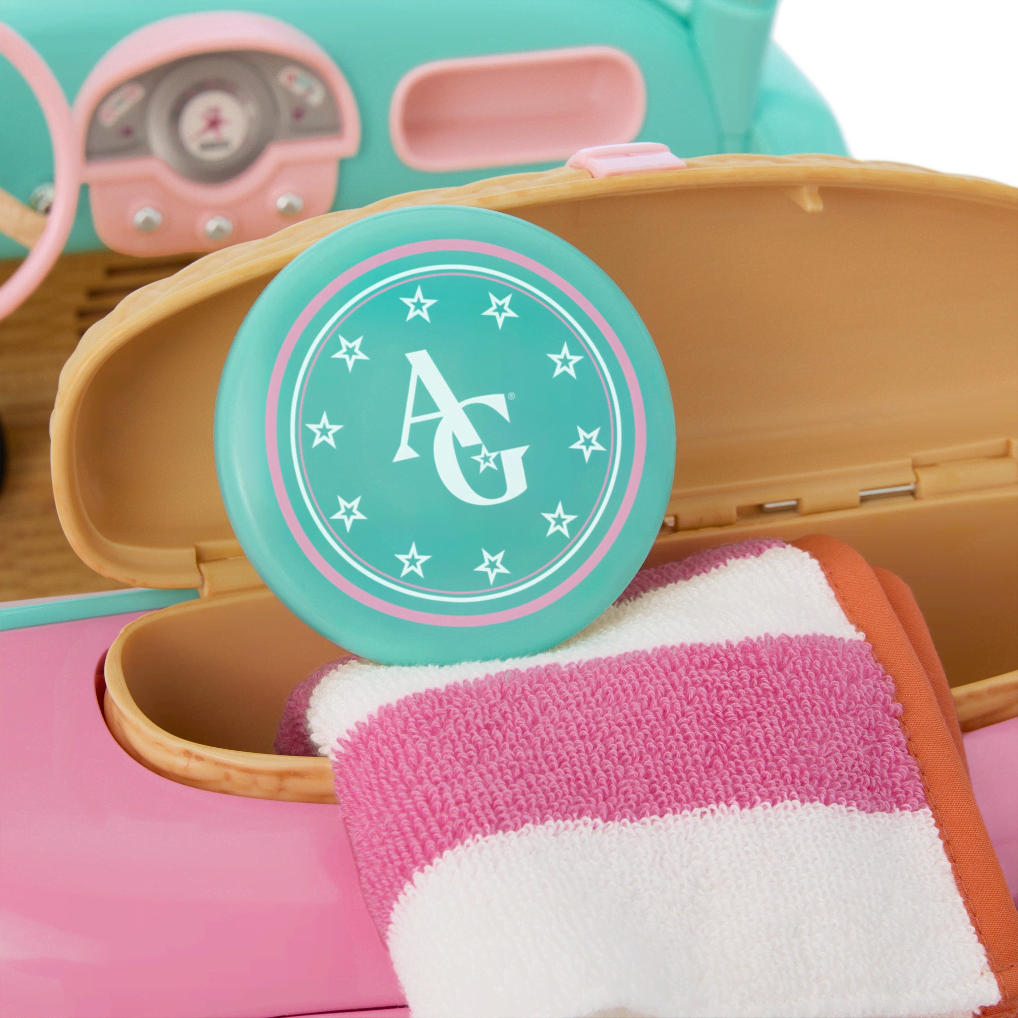Raquel's™ Seaside Car for 18-inch Dolls (Girl of the Year™ 2026)