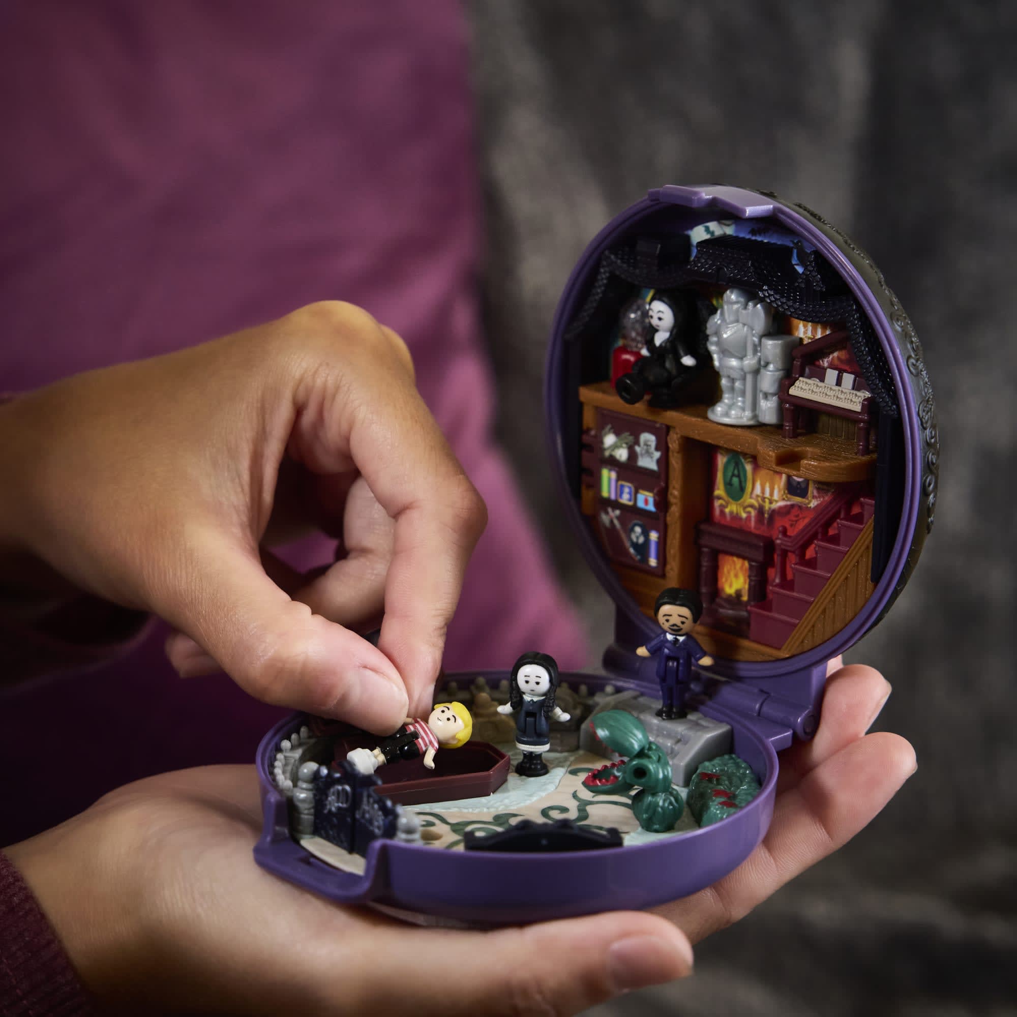 POLLY POCKET The Addams Family Compact | Mattel