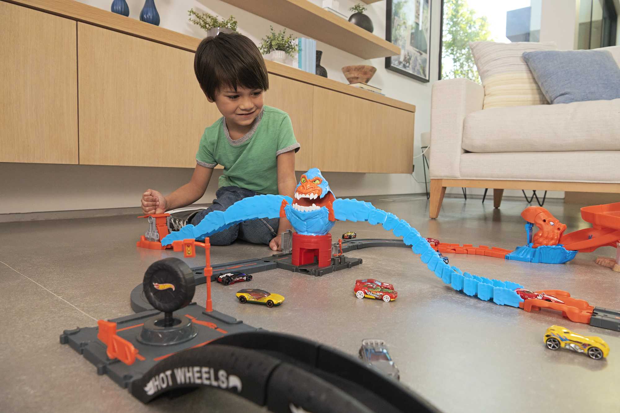 Hot wheels gorilla track set deals