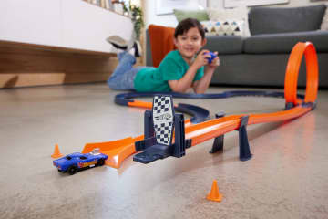 Hot Wheels Corkscrew Crash Track Set Mattel