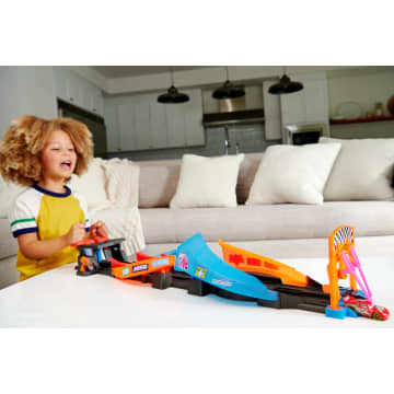 Hot Wheels Double Loop Dash Track Set with 2 Toy Cars in 1:64 Scale, 12-ft  Long, Ages 5 and up 
