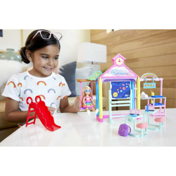 Barbie Art Teacher Playset With Brunette Doll GJM30 | Mattel