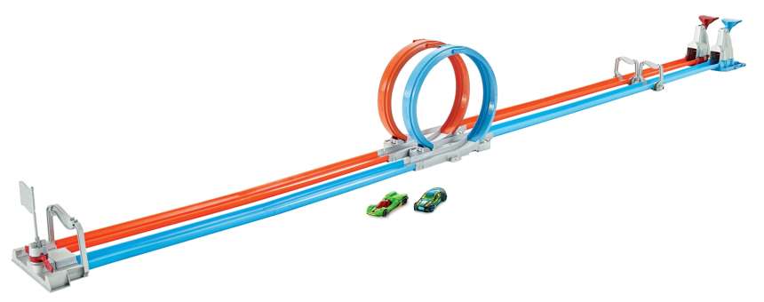 Hot Wheels Çift Çemberde Depar, Düz Pist, Büyük Çemberler Ve 2 Adet 1:64 Ölçekli Oyuncak Araba - Image 1 of 6