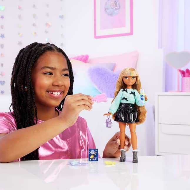 Barbie-Dream Besties Zia-Poupée Avec 7 Accessoires - Image 1 of 1