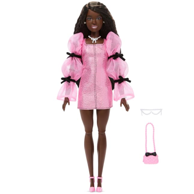 Barbie Deluxe Style Bebek (14), Kolları Kabarık, Klasik Barbie Tarzında Metalik Pembe Elbise Giyen Kahverengi Saçlı Bebek - Image 1 of 
