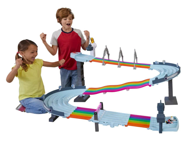 Hot Wheels Mario Kart Pista Arcobaleno Set Con 2 Veicoli in Scala 1:64 - Image 1 of 6