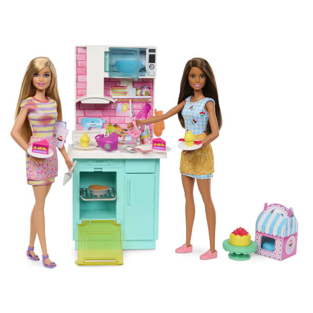 2 Bebek, Fırın Ve 15'Ten Fazla Aksesuarıyla Barbie Brooklyn Ve Malibu Pasta Yapıyor Oyun Seti - Image 1 of 6