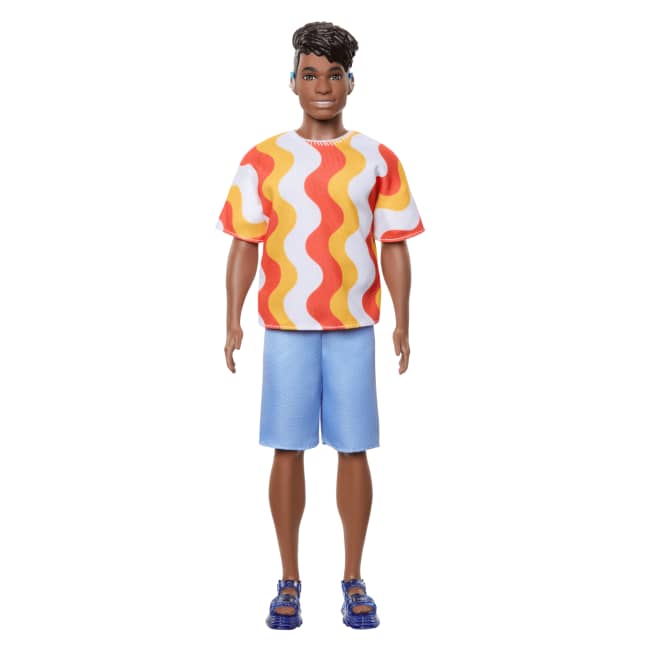 Barbie Fashionista Boneco Ken Camiseta com Ondas e Shorts Azul - Image 1 of 6