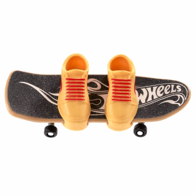 Hot Wheels Skate Vehículo de Juguete Patineta CLAIM TO FLAME™ con Tenis - Image 1 of 2