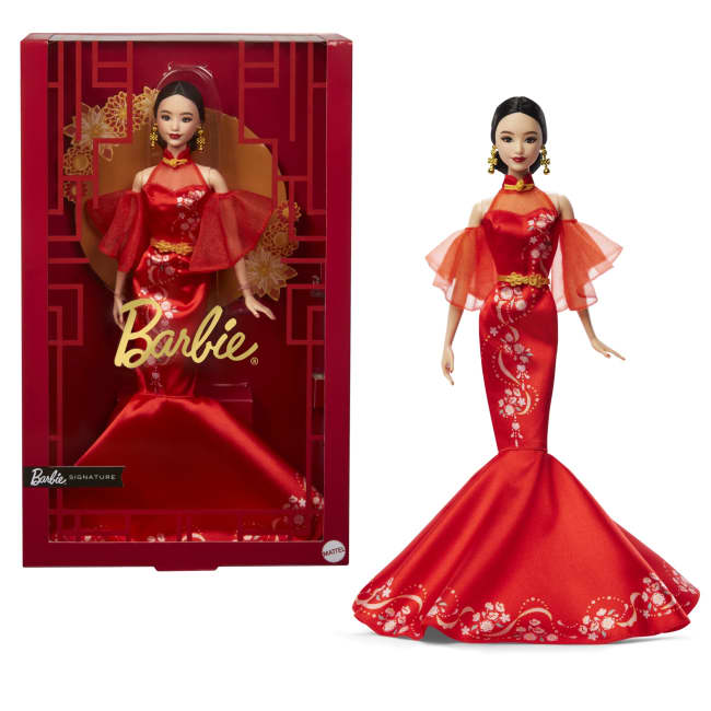 Barbie Signature Capodanno Lunare Cinese, Bambola Barbie Da Collezione Con Abito Qipao E Accessori Dorati