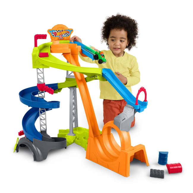 Little People Hot Wheels Spiral Stunt Speedway Toddler Race Track Playset, 2 Toy Cars