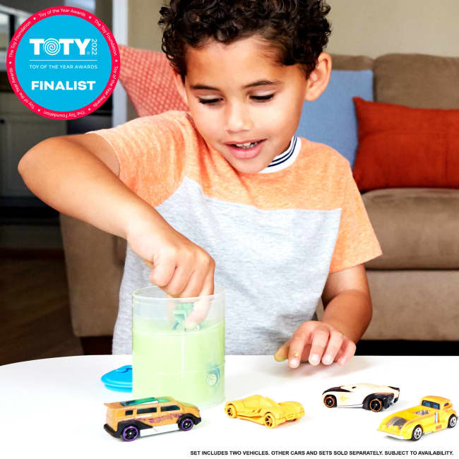 Hot Wheels Color Reveal, Set Of 2 1:64 Scale Vehicles With Surprise Reveal & Color-Change Feature