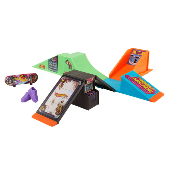 Hot Wheels Skate Arcade Skatepark With Tony Hawk Fingerboard & 1 Pair Of Shoes